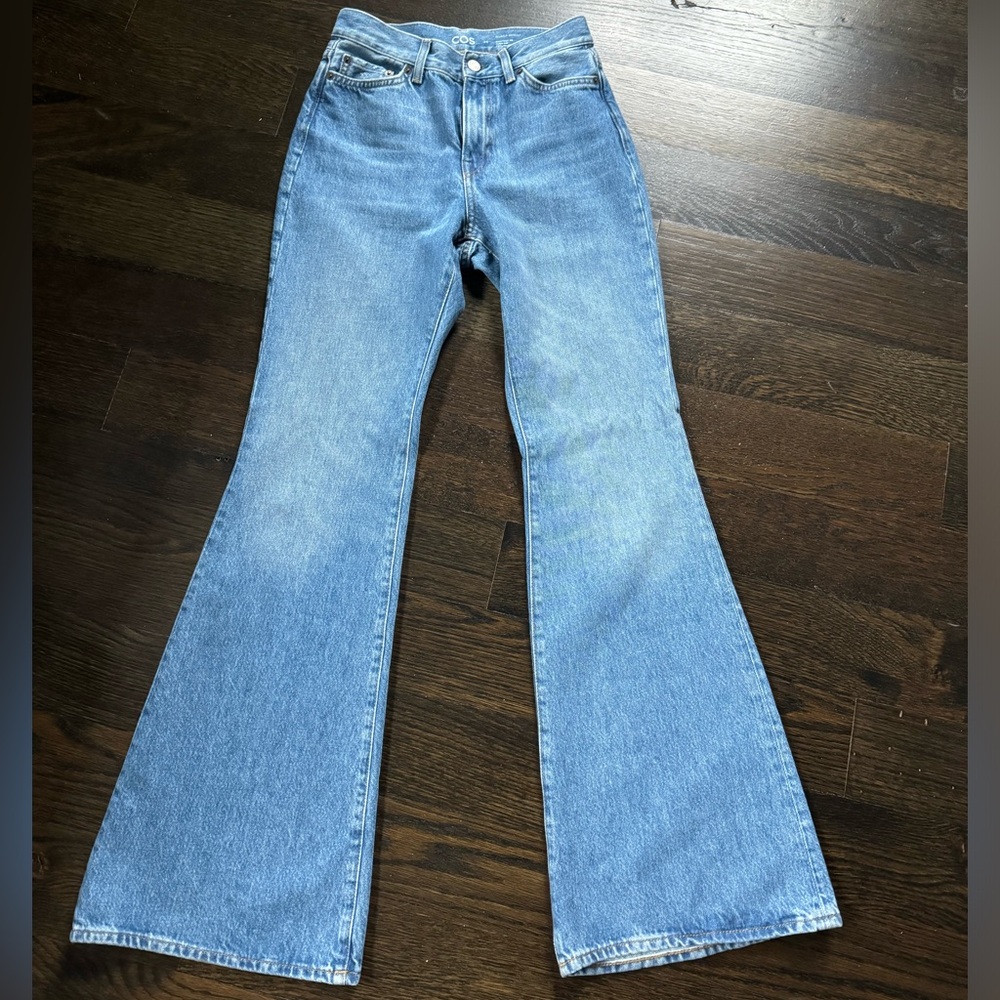 Cos relaxed bootcut high rise jeans 24